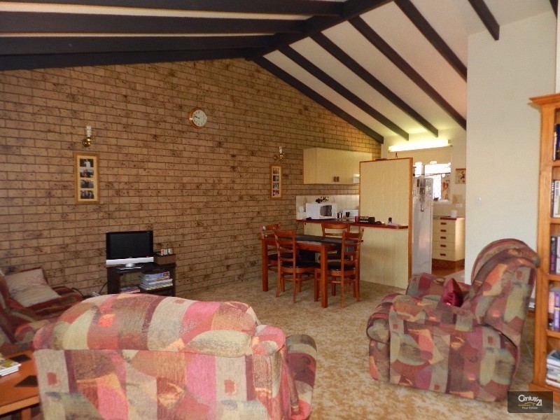 1/8 Claret Street, Wilsonton QLD 4350