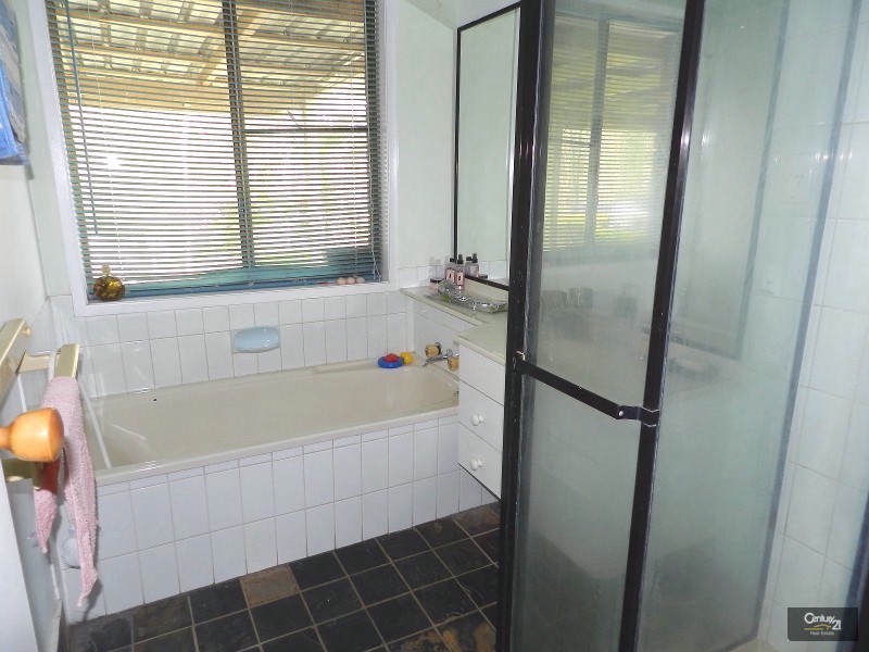 878 Murphys Creek Road, Upper Lockyer QLD 4352