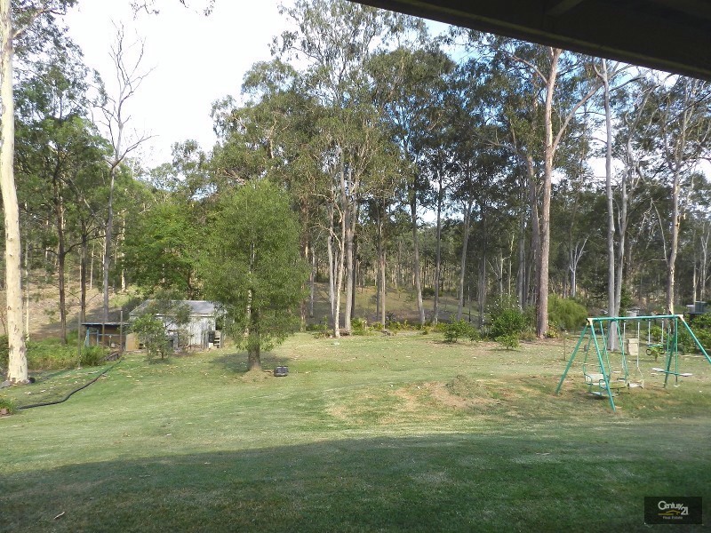 878 Murphys Creek Road, Upper Lockyer QLD 4352