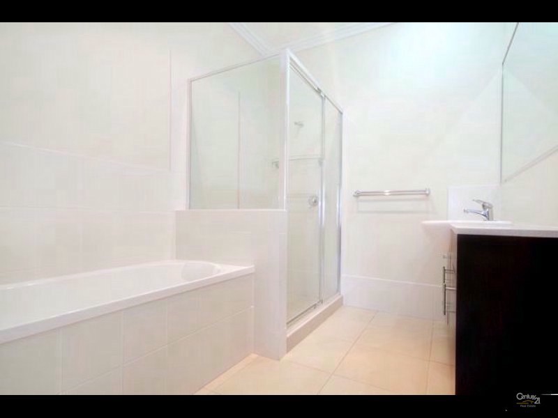 2/28 Curzon Street, East Toowoomba QLD 4350