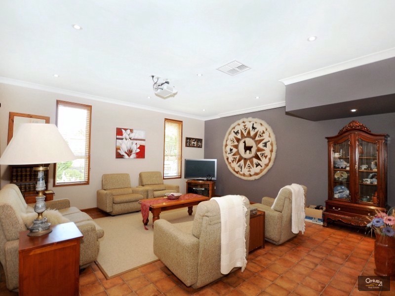 2 Grayson Court, Hodgson Vale QLD 4352