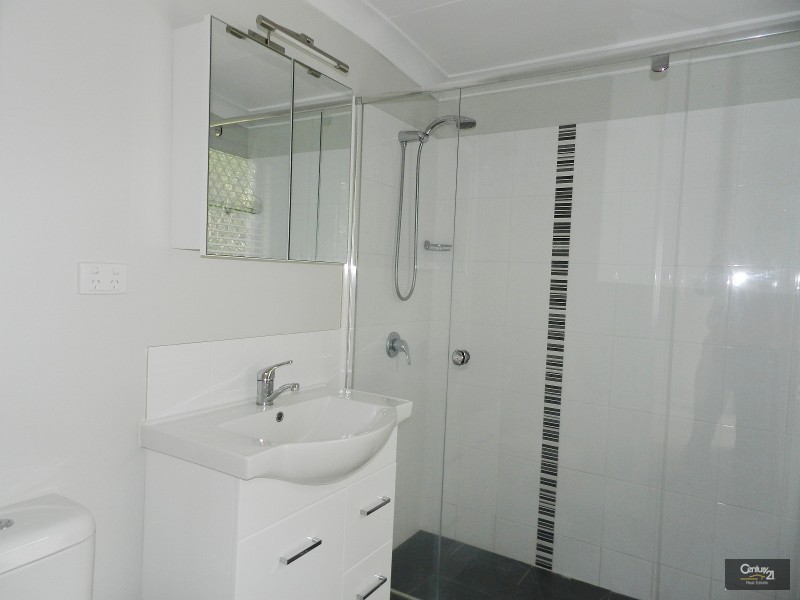 60 Wentworth Street, Centenary Heights QLD 4350