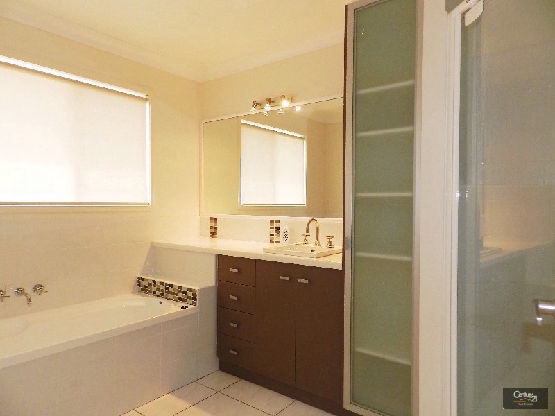 12 Ridgewood Drive, Kearneys Spring QLD 4350