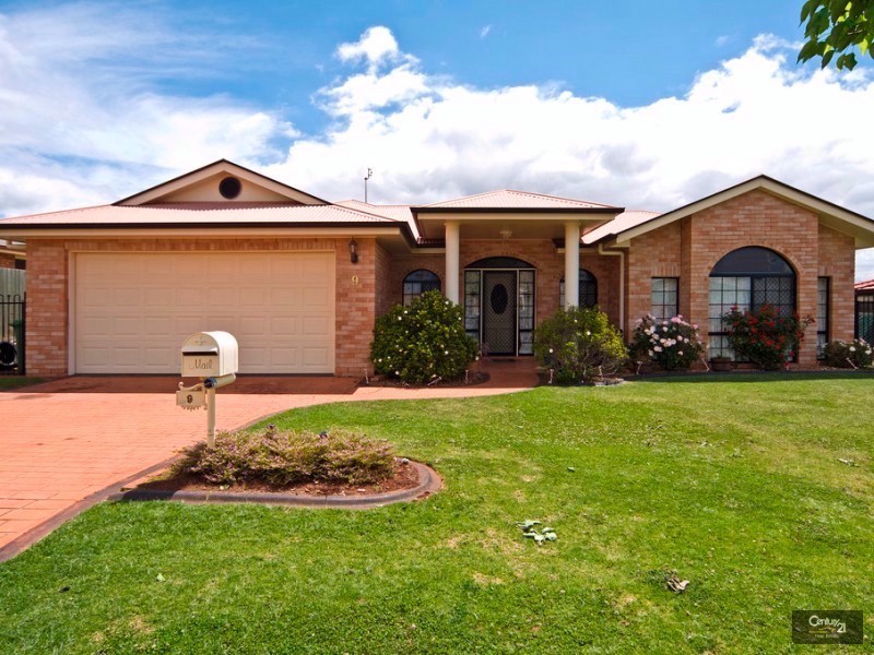 9 Barton Street, Middle Ridge QLD 4350