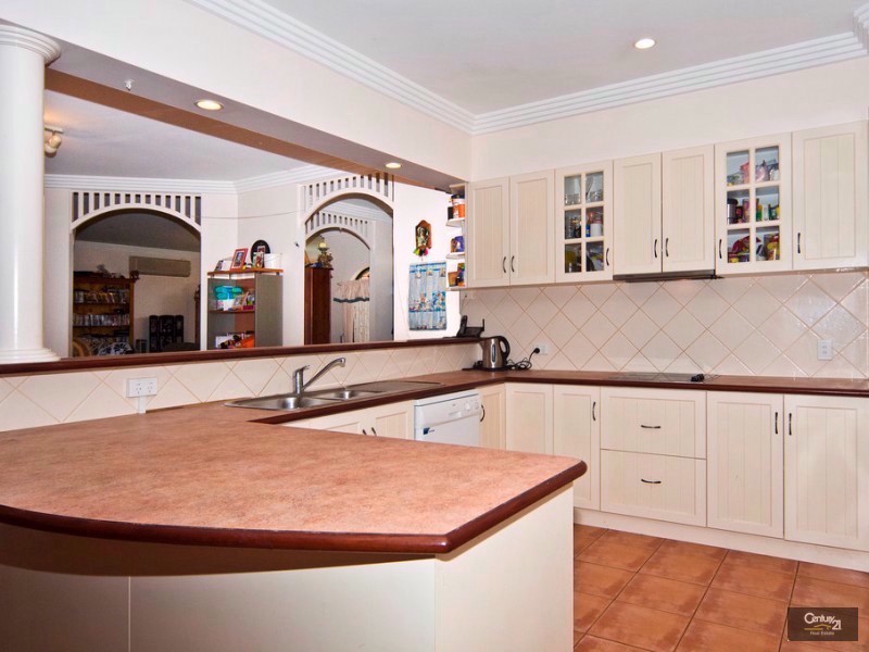 9 Barton Street, Middle Ridge QLD 4350