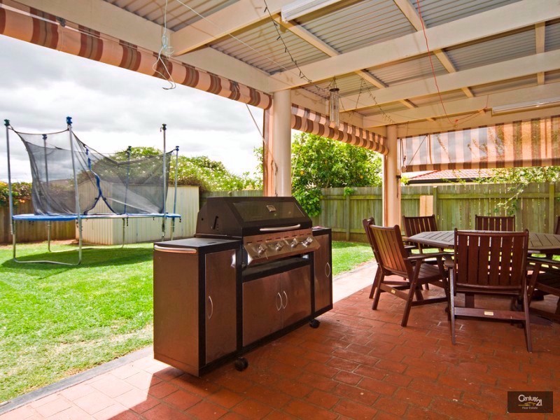 9 Barton Street, Middle Ridge QLD 4350