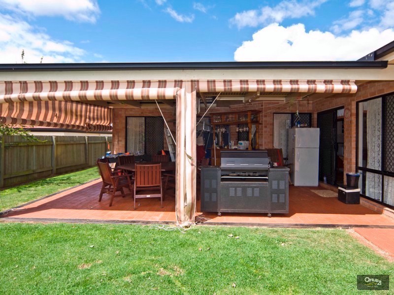 9 Barton Street, Middle Ridge QLD 4350