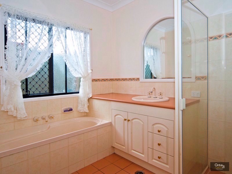 9 Barton Street, Middle Ridge QLD 4350