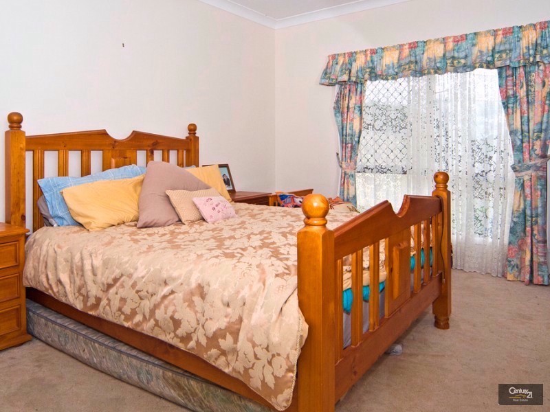 9 Barton Street, Middle Ridge QLD 4350