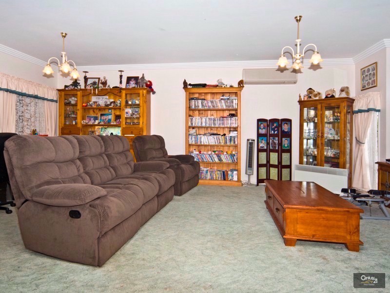 9 Barton Street, Middle Ridge QLD 4350