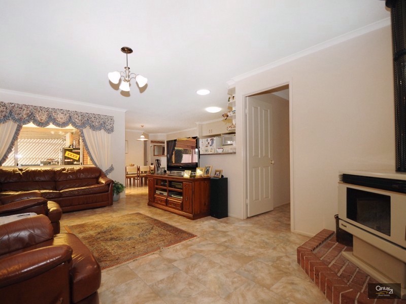 11 Pillar Street, Middle Ridge QLD 4350