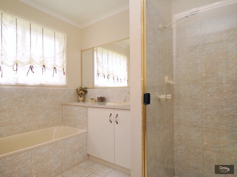 11 Pillar Street, Middle Ridge QLD 4350