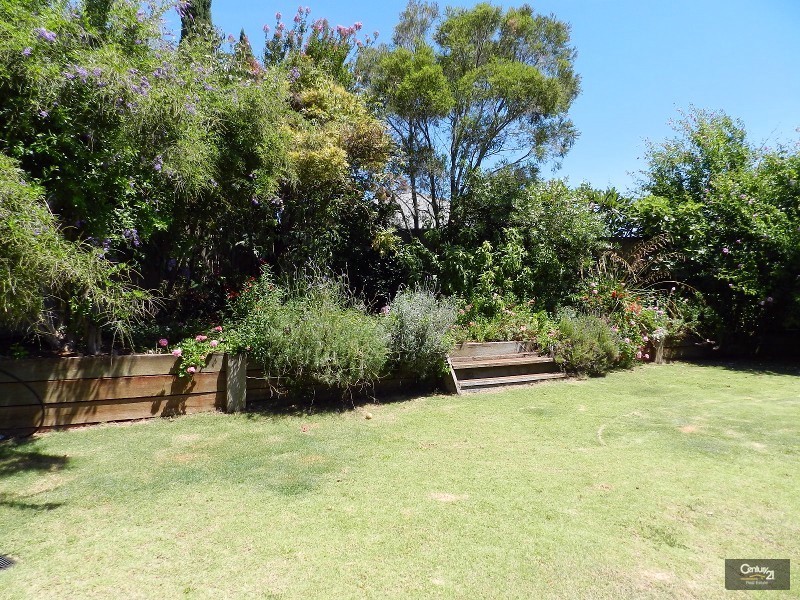 10 Parsley Drive, Middle Ridge QLD 4350