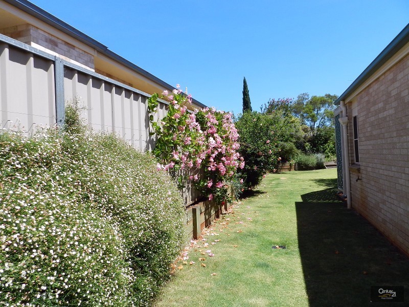 10 Parsley Drive, Middle Ridge QLD 4350