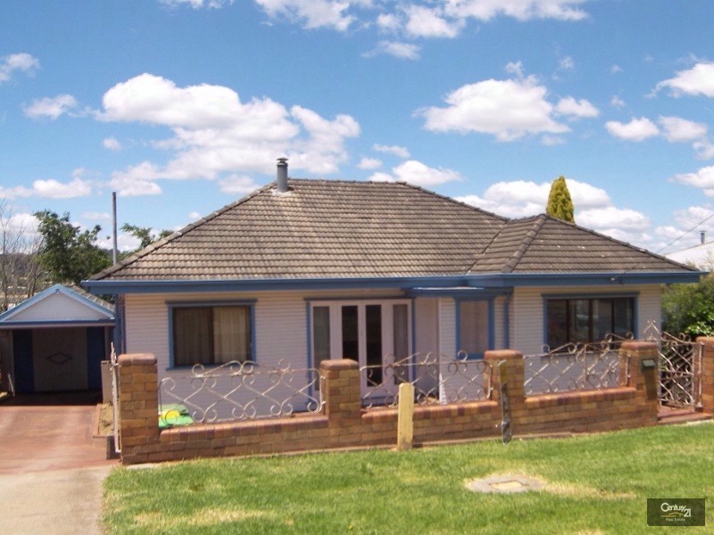 16 Donegal Street, Rockville QLD 4350