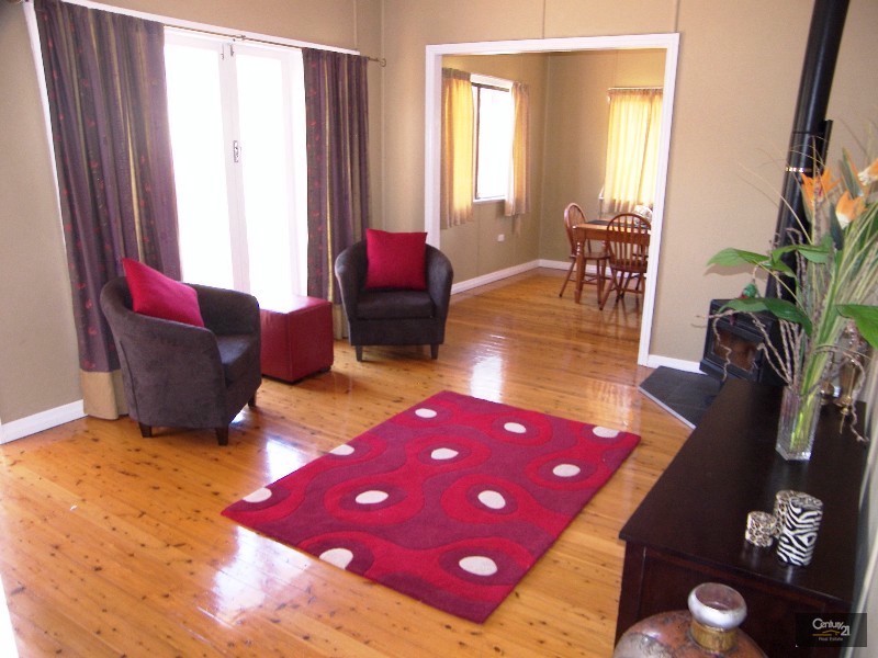 16 Donegal Street, Rockville QLD 4350