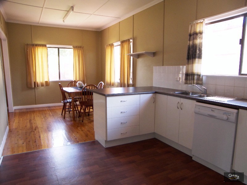 16 Donegal Street, Rockville QLD 4350