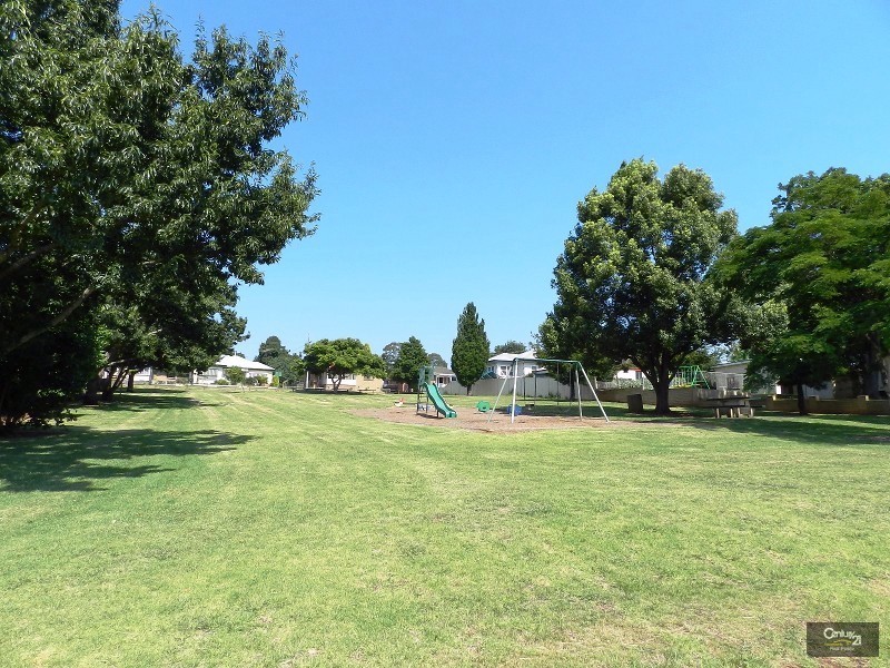 16 Donegal Street, Rockville QLD 4350