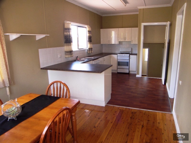 16 Donegal Street, Rockville QLD 4350