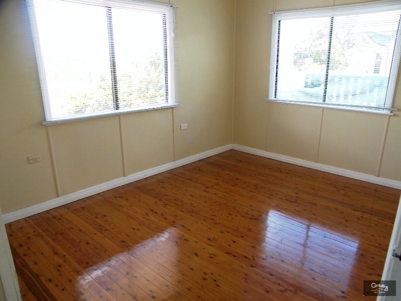 16 Donegal Street, Rockville QLD 4350