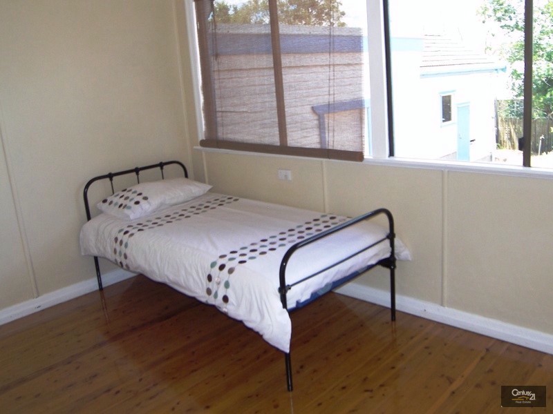 16 Donegal Street, Rockville QLD 4350