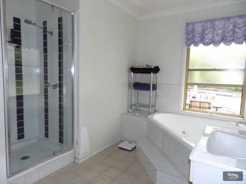 25 Newman Road, Wyreema QLD 4352