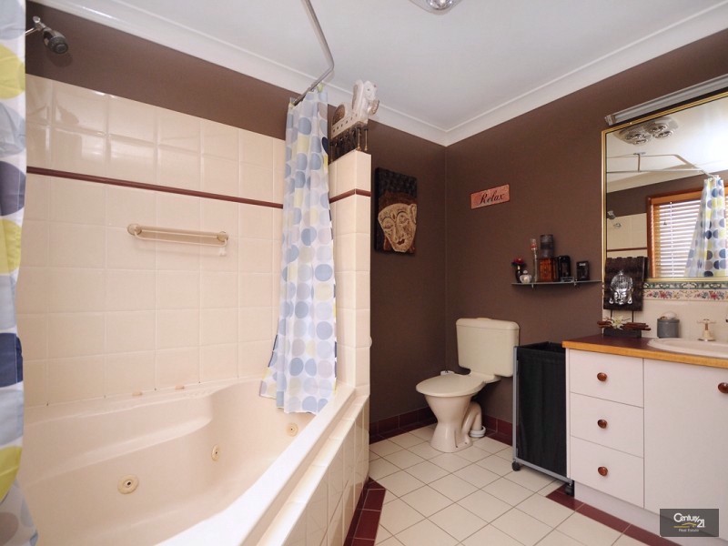 2 Kensington Court, Darling Heights QLD 4350