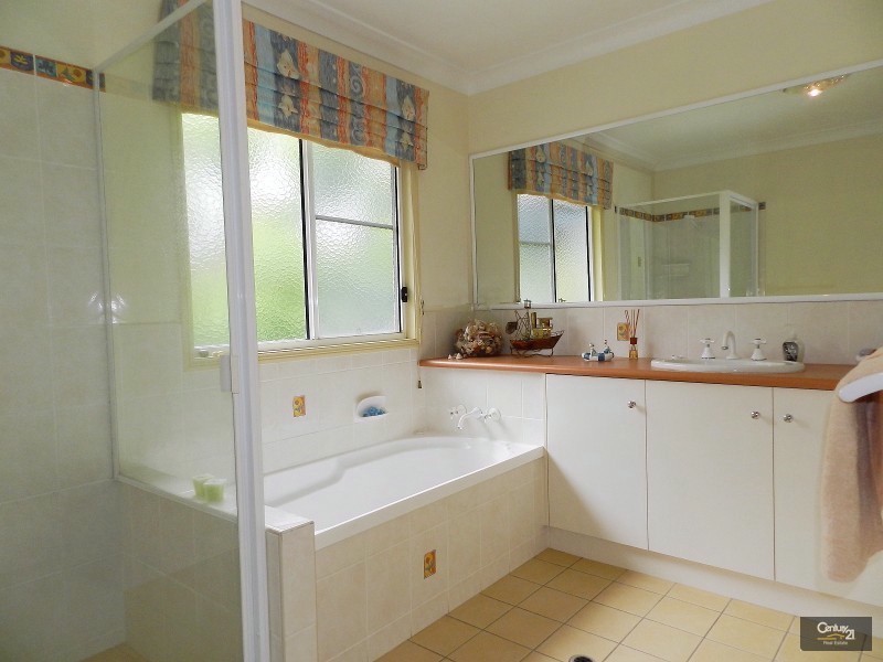 8 Pendoma Drive, Hodgson Vale QLD 4352