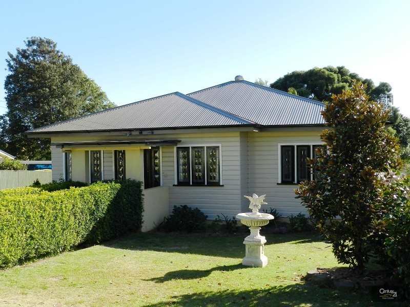 9 Duncraggon Street, South Toowoomba QLD 4350