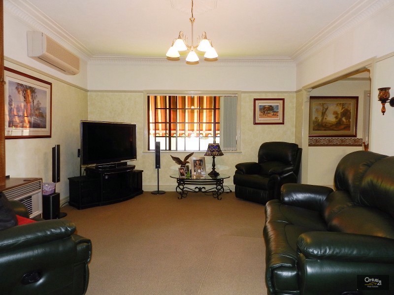 9 Duncraggon Street, South Toowoomba QLD 4350