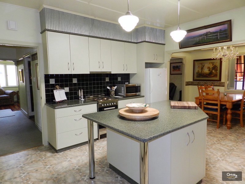 9 Duncraggon Street, South Toowoomba QLD 4350