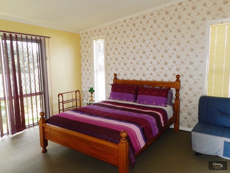 9 Duncraggon Street, South Toowoomba QLD 4350