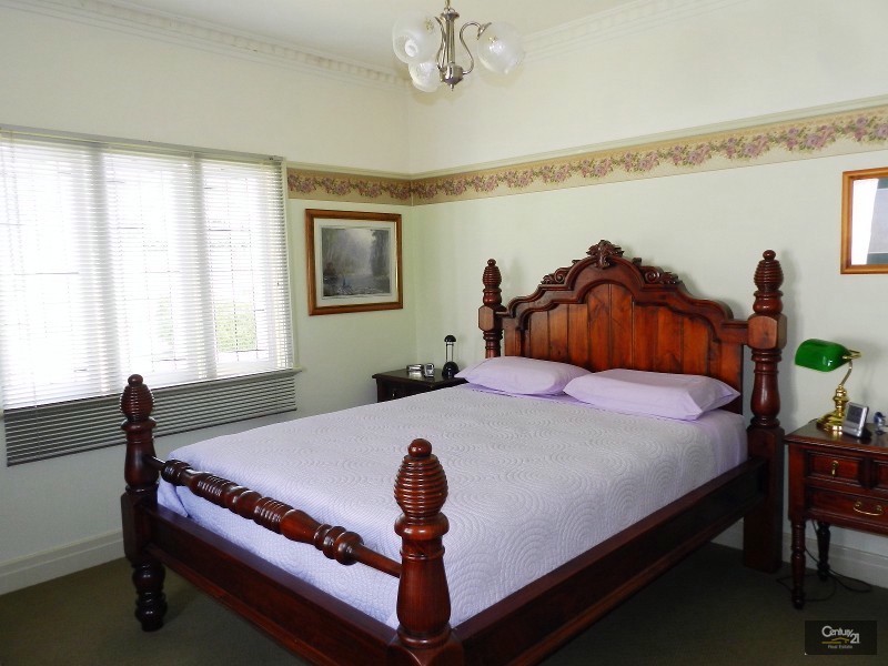 9 Duncraggon Street, South Toowoomba QLD 4350