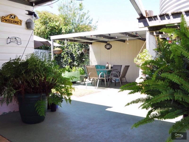 6 McWaters Street, North Toowoomba QLD 4350