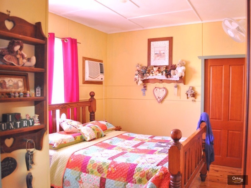 6 McWaters Street, North Toowoomba QLD 4350