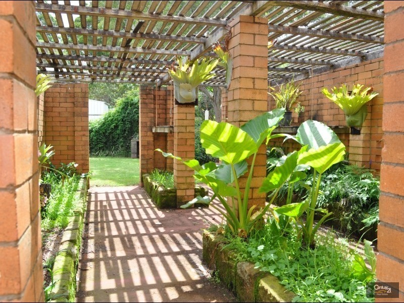 37 North Street, Mount Lofty QLD 4350