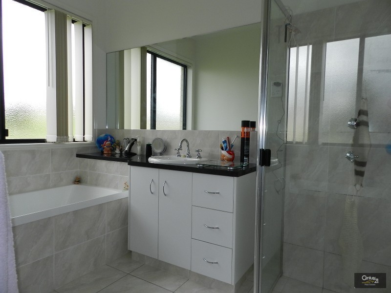 23  Honeyeater Drive, Highfields QLD 4352