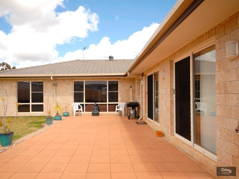 2 Schaefer Court, Westbrook QLD 4350