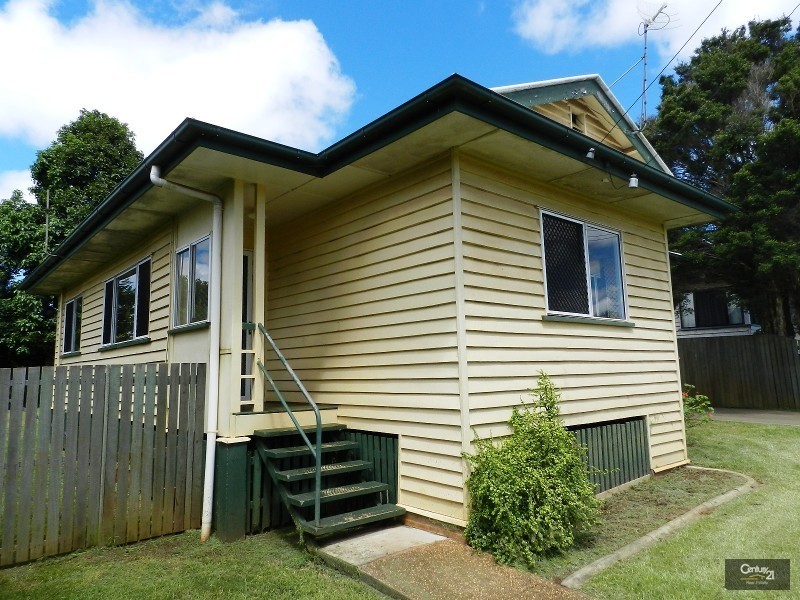 18 Elizabeth Street, South Toowoomba QLD 4350