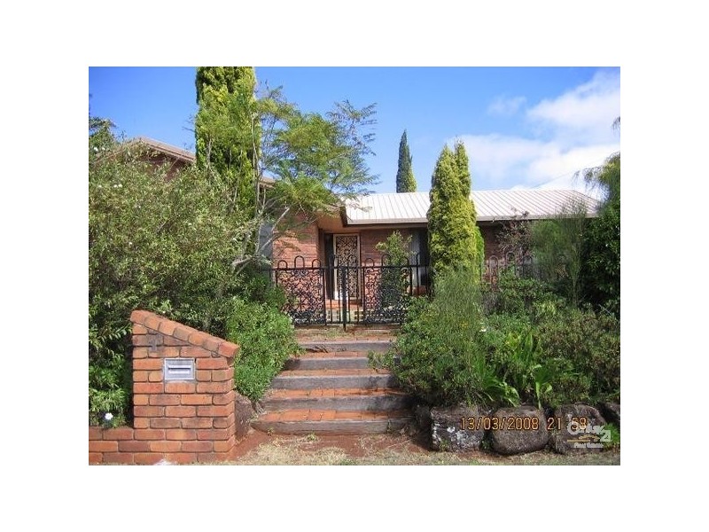1 Lupin Court, Centenary Heights QLD 4350