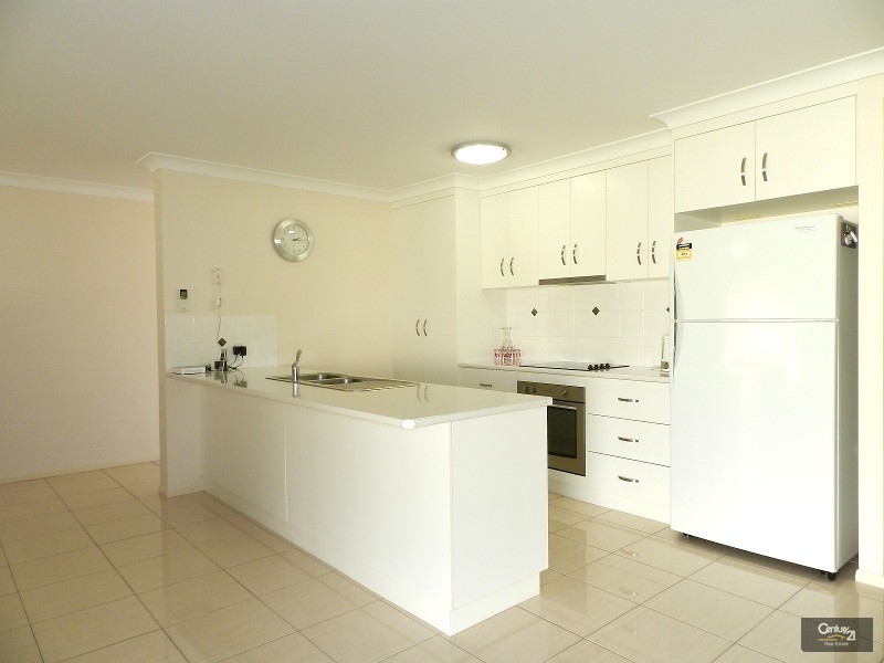 16 Newman Road, Wyreema QLD 4352