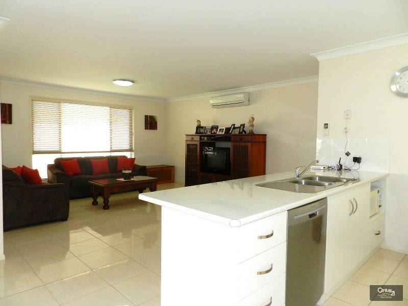 16 Newman Road, Wyreema QLD 4352