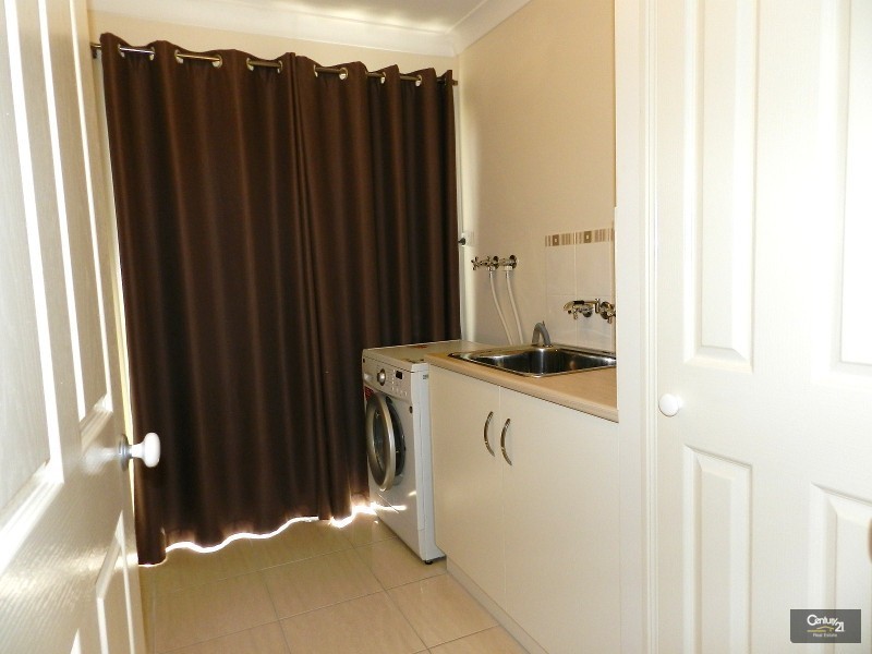 16 Newman Road, Wyreema QLD 4352