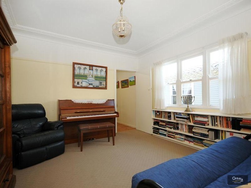 29 Rhyde Street, Mount Lofty QLD 4350