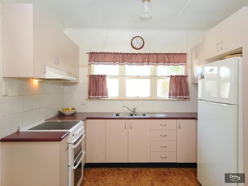 29 Rhyde Street, Mount Lofty QLD 4350