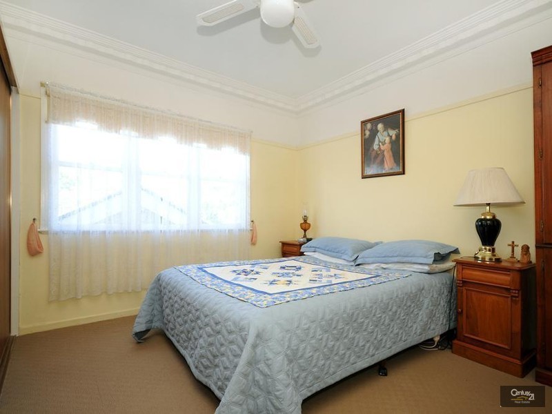 29 Rhyde Street, Mount Lofty QLD 4350