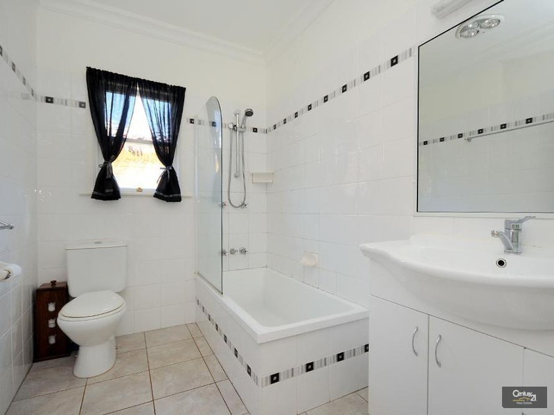 29 Rhyde Street, Mount Lofty QLD 4350