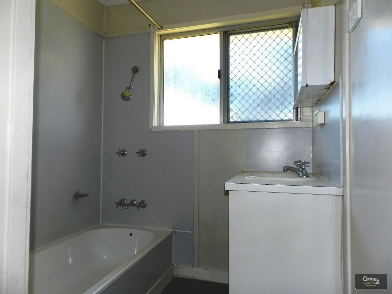 4 McMahon Crescent, Newtown QLD 4350