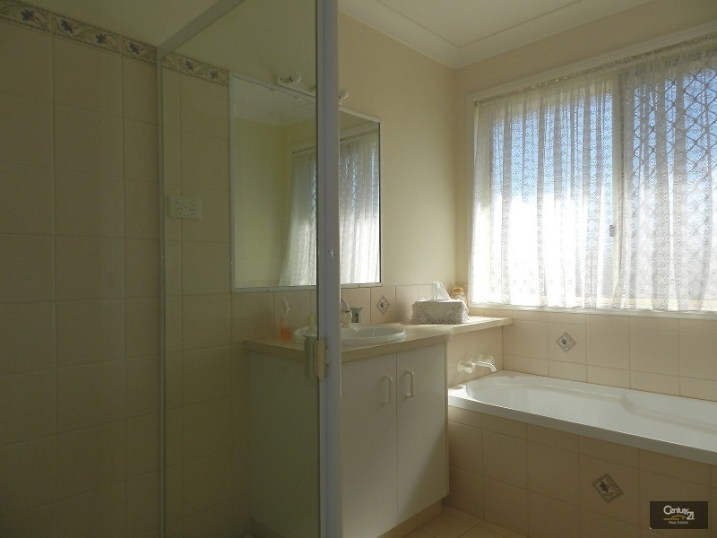 48 Biscay Crescent, Glenvale QLD 4350