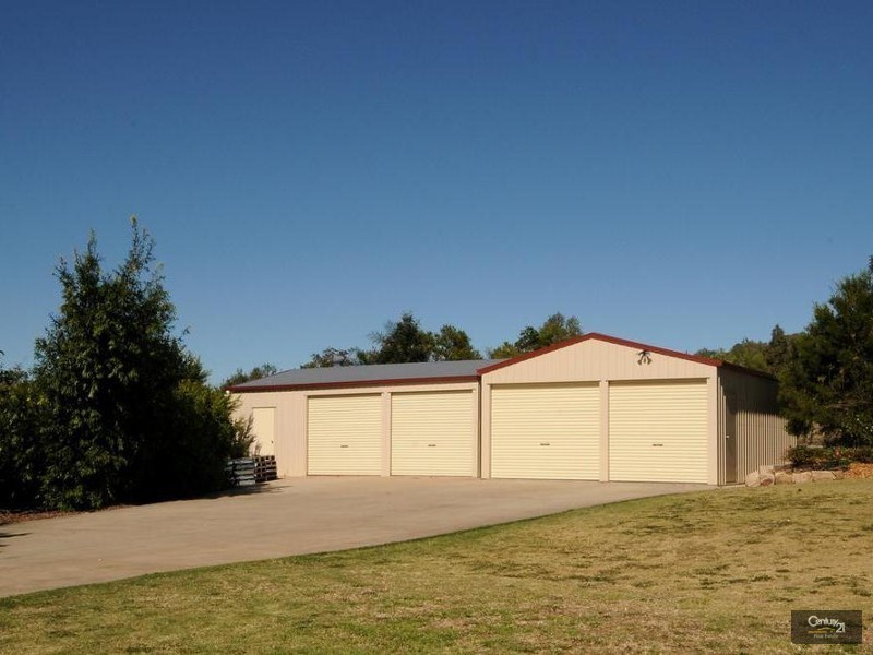 8  Morris Court, Cotswold Hills QLD 4350